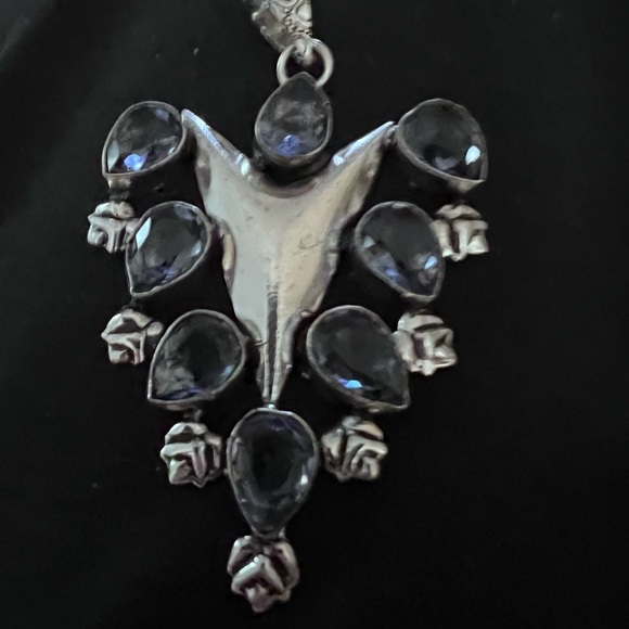 Elegant Silver and purple Pendant Necklace - Picture 4 of 10